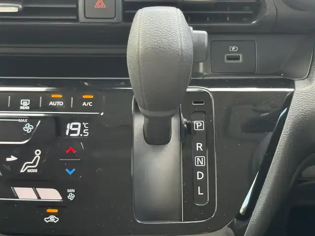 日産 デイズ X 愛知県 2023(令5)年 0.8万km パールⅡ /禁煙//ワンオーナー//純正9インチディスプレイオーディオ//BT/USB/iPod/HDMI/AM/FM//AndroidAuto/AppleCarPlay//インテリジェントアラウンドビューモニター//純正ドライブレコーダー//エマージェンシーブレーキ//クリアランスソナー//車線逸脱防止警報//標識認識//先行車発進お知らせ//ふらつき警報//横滑り防止//アイドリングストップ//オートリトラウィンカーミラー//オートライト//スマートキー//プッシュスタート//ベンチシート//ステアリングスイッチ//ヘッドライトレベライザー//ISOFIX//純正14AW//純正フロアマット//保証書//取扱説明書//ディーラー記録簿//スペアキー