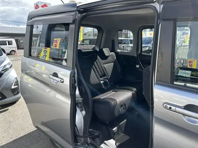 スズキ ソリオ バンディット HV MV 宮城県 2021(令3)年 4.7万km プレミアムシルバーメタリック/ブラック2トーンルーフ 全方位モニター付メモリーナビゲーション/・9インチディスプレイ/・地デジTV/・CD/DVD/・スマートフォン連携（AppleCarPlay/AndroidAuto）/・フロントカメラ/サイドカメラ/バックカメラ/・USBソケット/・ステアリングスイッチ/パワースライドドア（運転席側）/＝＝＝/ワンオーナー/セーフティサポート/・デュアルカメラブレーキサポート/・車線逸脱警報/・誤発進抑制機能/・後方誤発進抑制機能/・ふらつき警報/・先行車発進お知らせ機能/・全車速追従機能付アダプティブクルーズコントロール/・ハイビームアシスト/・標識認識機能/・後退時ブレーキサポート/・リアパーキングセンサー/ETC/両側パワースライドドア/運転席・助手席シートヒーター/純正エアロ/フルオートエアコン/ステアリングスイッチ/LEDヘッドランプ/15インチ純正AW/ドアバイザー/プッシュスタート＆スペアキー/純正フロアマット