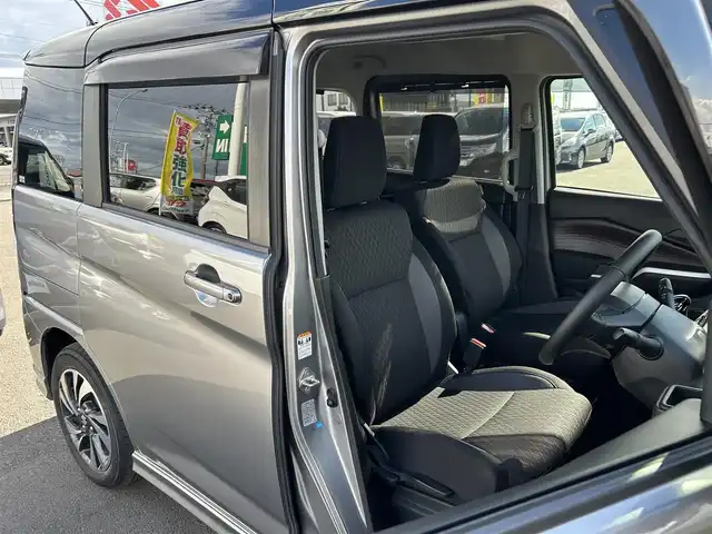 スズキ ソリオ バンディット HV MV 宮城県 2021(令3)年 4.7万km プレミアムシルバーメタリック/ブラック2トーンルーフ 全方位モニター付メモリーナビゲーション/・9インチディスプレイ/・地デジTV/・CD/DVD/・スマートフォン連携（AppleCarPlay/AndroidAuto）/・フロントカメラ/サイドカメラ/バックカメラ/・USBソケット/・ステアリングスイッチ/パワースライドドア（運転席側）/＝＝＝/ワンオーナー/セーフティサポート/・デュアルカメラブレーキサポート/・車線逸脱警報/・誤発進抑制機能/・後方誤発進抑制機能/・ふらつき警報/・先行車発進お知らせ機能/・全車速追従機能付アダプティブクルーズコントロール/・ハイビームアシスト/・標識認識機能/・後退時ブレーキサポート/・リアパーキングセンサー/ETC/両側パワースライドドア/運転席・助手席シートヒーター/純正エアロ/フルオートエアコン/ステアリングスイッチ/LEDヘッドランプ/15インチ純正AW/ドアバイザー/プッシュスタート＆スペアキー/純正フロアマット