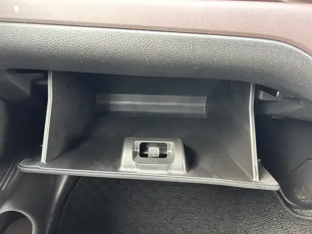 スズキ ソリオ バンディット HV MV 宮城県 2021(令3)年 4.7万km プレミアムシルバーメタリック/ブラック2トーンルーフ 全方位モニター付メモリーナビゲーション/・9インチディスプレイ/・地デジTV/・CD/DVD/・スマートフォン連携（AppleCarPlay/AndroidAuto）/・フロントカメラ/サイドカメラ/バックカメラ/・USBソケット/・ステアリングスイッチ/パワースライドドア（運転席側）/＝＝＝/ワンオーナー/セーフティサポート/・デュアルカメラブレーキサポート/・車線逸脱警報/・誤発進抑制機能/・後方誤発進抑制機能/・ふらつき警報/・先行車発進お知らせ機能/・全車速追従機能付アダプティブクルーズコントロール/・ハイビームアシスト/・標識認識機能/・後退時ブレーキサポート/・リアパーキングセンサー/ETC/両側パワースライドドア/運転席・助手席シートヒーター/純正エアロ/フルオートエアコン/ステアリングスイッチ/LEDヘッドランプ/15インチ純正AW/ドアバイザー/プッシュスタート＆スペアキー/純正フロアマット