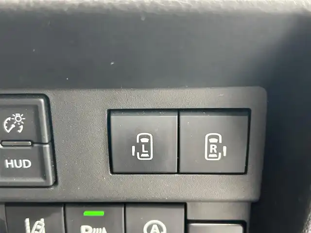 スズキ ソリオ バンディット HV MV 宮城県 2021(令3)年 4.7万km プレミアムシルバーメタリック/ブラック2トーンルーフ 全方位モニター付メモリーナビゲーション/・9インチディスプレイ/・地デジTV/・CD/DVD/・スマートフォン連携（AppleCarPlay/AndroidAuto）/・フロントカメラ/サイドカメラ/バックカメラ/・USBソケット/・ステアリングスイッチ/パワースライドドア（運転席側）/＝＝＝/ワンオーナー/セーフティサポート/・デュアルカメラブレーキサポート/・車線逸脱警報/・誤発進抑制機能/・後方誤発進抑制機能/・ふらつき警報/・先行車発進お知らせ機能/・全車速追従機能付アダプティブクルーズコントロール/・ハイビームアシスト/・標識認識機能/・後退時ブレーキサポート/・リアパーキングセンサー/ETC/両側パワースライドドア/運転席・助手席シートヒーター/純正エアロ/フルオートエアコン/ステアリングスイッチ/LEDヘッドランプ/15インチ純正AW/ドアバイザー/プッシュスタート＆スペアキー/純正フロアマット