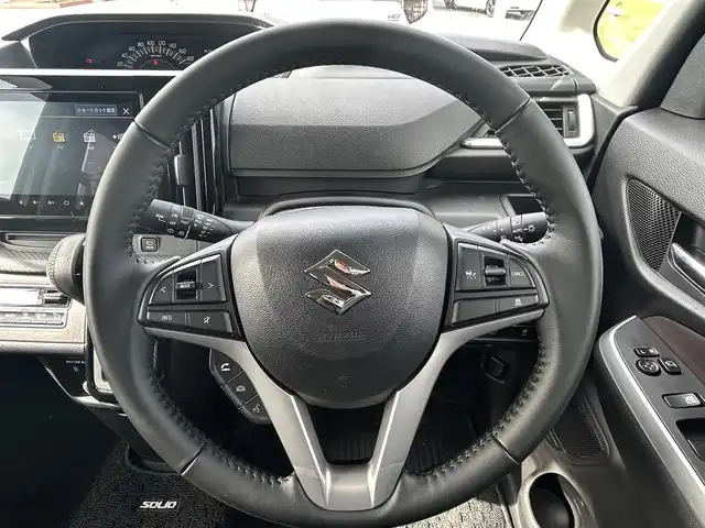 スズキ ソリオ バンディット HV MV 宮城県 2021(令3)年 4.7万km プレミアムシルバーメタリック/ブラック2トーンルーフ 全方位モニター付メモリーナビゲーション/・9インチディスプレイ/・地デジTV/・CD/DVD/・スマートフォン連携（AppleCarPlay/AndroidAuto）/・フロントカメラ/サイドカメラ/バックカメラ/・USBソケット/・ステアリングスイッチ/パワースライドドア（運転席側）/＝＝＝/ワンオーナー/セーフティサポート/・デュアルカメラブレーキサポート/・車線逸脱警報/・誤発進抑制機能/・後方誤発進抑制機能/・ふらつき警報/・先行車発進お知らせ機能/・全車速追従機能付アダプティブクルーズコントロール/・ハイビームアシスト/・標識認識機能/・後退時ブレーキサポート/・リアパーキングセンサー/ETC/両側パワースライドドア/運転席・助手席シートヒーター/純正エアロ/フルオートエアコン/ステアリングスイッチ/LEDヘッドランプ/15インチ純正AW/ドアバイザー/プッシュスタート＆スペアキー/純正フロアマット