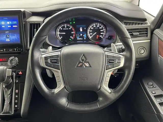 三菱 デリカＤ：５ P 福井県 2023(令5)年 1.9万km グラファイトグレーメタリック/ブラックマイカ 4WD/純正10.1メーカーオプションナビ/CD/DVD/Bluetooth/フルセグ/マルチアラウンドビューモニター/バックカメラ/両側パワースライドドア/パワーバックドア/ステアリングヒーター/ブラインドスポットモニター/パドルシフト/ETC/ドラレコ/LEDヘッドライト/フォグランプ/プッシュスタート/スマートキー