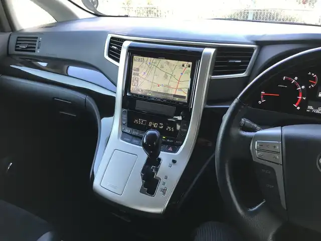 トヨタ ヴェルファイア 2．4Z ゴールデンアイズ 栃木県 2012(平24)年 14.4万km ブラック (株)IDOMが運営する【じしゃロン小山店】の自社ローン対象車両になります。こちらは現金ご利用時の価格です。/自社ローンご希望の方は別途その旨お申付け下さい。//社外フルセグナビ/（CD/DVD/AM/FMラジオ）/(Bluetooth)/スマートキー/プッシュスタート/バックカメラ/ＥＴＣ/両側パワースライドドア/パワーバックドア/クルーズコントロール/コーナーセンサー/オットマン/フリップダウンモニター/ステアリングリモコン/電動格納ドアミラー/パワーウインドウ/オートライト/自動防眩ミラー