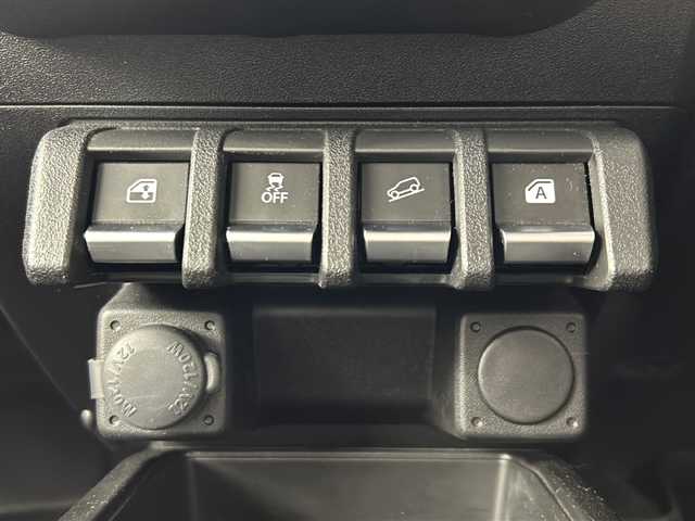 スズキ ジムニー XC 大阪府 2019(令1)年 3.3万km ジャングルグリーン 純正8型ナビ/【フルセグTV/Bluetooth/CD/DVD/SDサーバー】/バックカメラ/デュアルカメラブレーキサポート/クルーズコントロール/ヒルホールドコントロール/ヘッドライトウォッシャー/ヒーテッドミラー/ヒルホールドコントロール/ヒルディセントコントロール/車線逸脱抑制機能/車線逸脱警報機能/オートマチックハイビーム/LEDヘッドライト/オートライト/パートタイム4WD/ターボ/スマートキー/スペアキー1本/保証書/取扱説明書/点検記録簿