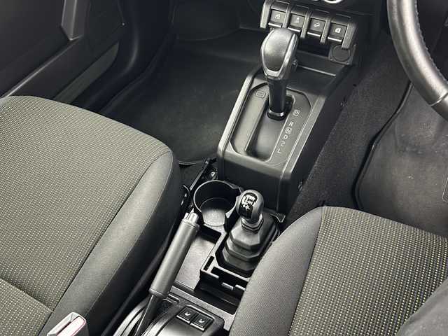 スズキ ジムニー XC 大阪府 2019(令1)年 3.3万km ジャングルグリーン 純正8型ナビ/【フルセグTV/Bluetooth/CD/DVD/SDサーバー】/バックカメラ/デュアルカメラブレーキサポート/クルーズコントロール/ヒルホールドコントロール/ヘッドライトウォッシャー/ヒーテッドミラー/ヒルホールドコントロール/ヒルディセントコントロール/車線逸脱抑制機能/車線逸脱警報機能/オートマチックハイビーム/LEDヘッドライト/オートライト/パートタイム4WD/ターボ/スマートキー/スペアキー1本/保証書/取扱説明書/点検記録簿