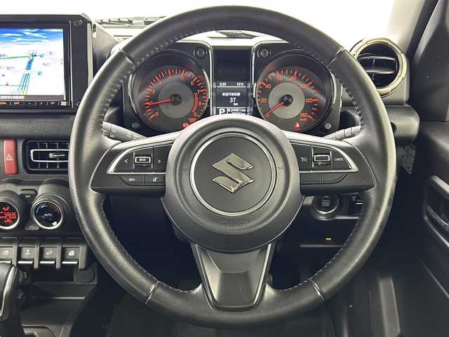 スズキ ジムニー XC 大阪府 2019(令1)年 3.3万km ジャングルグリーン 純正8型ナビ/【フルセグTV/Bluetooth/CD/DVD/SDサーバー】/バックカメラ/デュアルカメラブレーキサポート/クルーズコントロール/ヒルホールドコントロール/ヘッドライトウォッシャー/ヒーテッドミラー/ヒルホールドコントロール/ヒルディセントコントロール/車線逸脱抑制機能/車線逸脱警報機能/オートマチックハイビーム/LEDヘッドライト/オートライト/パートタイム4WD/ターボ/スマートキー/スペアキー1本/保証書/取扱説明書/点検記録簿