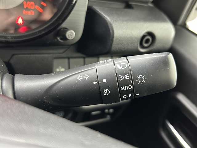 スズキ ジムニー XC 大阪府 2019(令1)年 3.3万km ジャングルグリーン 純正8型ナビ/【フルセグTV/Bluetooth/CD/DVD/SDサーバー】/バックカメラ/デュアルカメラブレーキサポート/クルーズコントロール/ヒルホールドコントロール/ヘッドライトウォッシャー/ヒーテッドミラー/ヒルホールドコントロール/ヒルディセントコントロール/車線逸脱抑制機能/車線逸脱警報機能/オートマチックハイビーム/LEDヘッドライト/オートライト/パートタイム4WD/ターボ/スマートキー/スペアキー1本/保証書/取扱説明書/点検記録簿