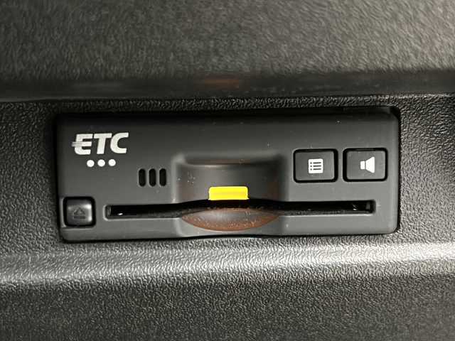 スズキ ジムニー XC 大阪府 2019(令1)年 3.3万km ジャングルグリーン 純正8型ナビ/【フルセグTV/Bluetooth/CD/DVD/SDサーバー】/バックカメラ/デュアルカメラブレーキサポート/クルーズコントロール/ヒルホールドコントロール/ヘッドライトウォッシャー/ヒーテッドミラー/ヒルホールドコントロール/ヒルディセントコントロール/車線逸脱抑制機能/車線逸脱警報機能/オートマチックハイビーム/LEDヘッドライト/オートライト/パートタイム4WD/ターボ/スマートキー/スペアキー1本/保証書/取扱説明書/点検記録簿