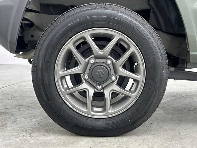 スズキ ジムニー XC 大阪府 2019(令1)年 3.3万km ジャングルグリーン 純正8型ナビ/【フルセグTV/Bluetooth/CD/DVD/SDサーバー】/バックカメラ/デュアルカメラブレーキサポート/クルーズコントロール/ヒルホールドコントロール/ヘッドライトウォッシャー/ヒーテッドミラー/ヒルホールドコントロール/ヒルディセントコントロール/車線逸脱抑制機能/車線逸脱警報機能/オートマチックハイビーム/LEDヘッドライト/オートライト/パートタイム4WD/ターボ/スマートキー/スペアキー1本/保証書/取扱説明書/点検記録簿