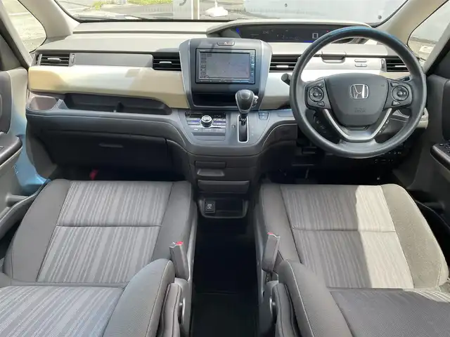 ホンダ フリード G ホンダセンシング 神奈川県 2018(平30)年 4.1万km プレミアムクリスタルレッドM ワンオーナー/6人乗り/ディーラーop メモリーナビ/　・CD/BT/バックカメラ/ビルトインETC/ドライブレコーダー/両側パワースライドドア/ホンダセンシング/ACC/LKAS/アイドリングストップ機能/横滑り防止装置/スマートキー/純正フロアマット/スペアキー×1