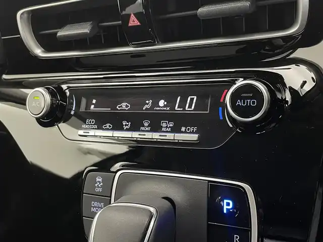 トヨタ アクア G 宮城県 2024(令6)年 0.4万km アーバンカーキ 純正ディスプレイオーディオナビ　/パノラミックビューモニター　/ＢＳＭ　/ＲＣＴＡ　/追従クルーズ　/クリアランスソナー　/ＬＥＤヘッドランプ　/トヨタセーフティセンス　/ＥＴＣ　/前後ドライブレコーダー　/１００Ｖ電源/オートライト/スマートキー/プッシュスタート/禁煙車