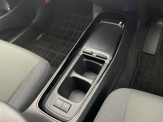 トヨタ アクア G 宮城県 2024(令6)年 0.4万km アーバンカーキ 純正ディスプレイオーディオナビ　/パノラミックビューモニター　/ＢＳＭ　/ＲＣＴＡ　/追従クルーズ　/クリアランスソナー　/ＬＥＤヘッドランプ　/トヨタセーフティセンス　/ＥＴＣ　/前後ドライブレコーダー　/１００Ｖ電源/オートライト/スマートキー/プッシュスタート/禁煙車