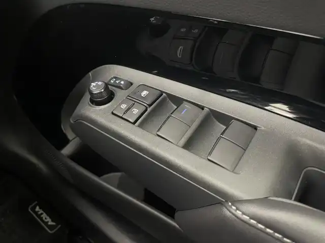 トヨタ アクア G 宮城県 2024(令6)年 0.4万km アーバンカーキ 純正ディスプレイオーディオナビ　/パノラミックビューモニター　/ＢＳＭ　/ＲＣＴＡ　/追従クルーズ　/クリアランスソナー　/ＬＥＤヘッドランプ　/トヨタセーフティセンス　/ＥＴＣ　/前後ドライブレコーダー　/１００Ｖ電源/オートライト/スマートキー/プッシュスタート/禁煙車
