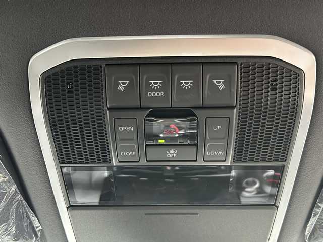 トヨタ ランドクルーザー ZX 愛知県 2023(令5)年 0.2万km プレシャスホワイトパール ワンオーナー/メーカーオプションナビ12.3ディスプレイオーディオ/フルセグTV/電動サンルーフ/JBLプレミアムサウンドシステム/リアシートエンターテインメントシステム/電動デフロック/指紋認証スタートスイッチ/ブラインドスポットモニター/フロア格納サードシート(電動)/クルーズコントロール/シートヒーター/ベンチレーション/ステアリングヒーター/パワーバックドア/パワーシート(D・N)/メモリーシート/AC100W/ドライブレコーダー(前後)/LEDヘッドライト/フォグランプ/全方位カメラ/ETC2.0/タイプC充電/電格ミラー/革巻きステアリング/革シート/スペアタイヤ/オットマン/スペアキー/ミラーウィンカー/純正アルミホイール/純正フロアマット/ステアリングスイッチ/オートアラーム/イモビライザー/イルミネーテッドエントリーシステム/エアバッグ(ダブル＋サイド＋カーテン)/保証書/取扱説明書/記録簿