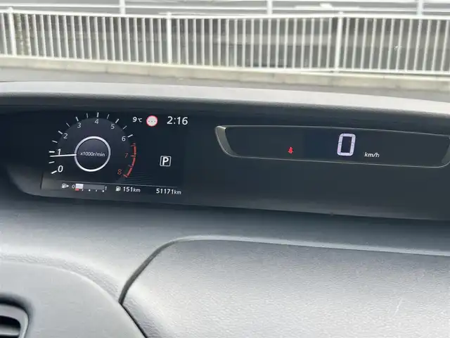 日産 セレナ ハイウェイスターVセレクションⅡ 群馬県 2019(平31)年 5.2万km ブリリアントホワイトパール ワンオーナー/純正9インチメモリナビ/（CD/DVD/SD/USB/Bluetooth）/フルセグテレビ/純正フリップダウンモニター/セーフティパックB/・プロパイロット/・車線逸脱防止支援システム/・インテリジェントアラウンドビューモニター/・インテリジェントルームミラー/・踏み間違い衝突防止アシスト/・インテリジェントパーキングアシスト/・標識検知機能/・フロント＿バックソナー/・電動パーキングブレーキ/・オートブレーキホールド/・ヒーター付ドアミラー/・SRSエアバック（カーテン/サイド）/インテリジェントエマージェンシーブレーキ/両側ハンズフリーパワースライドドア/ハイビームアシスト/ステアリングリモコン/プッシュスタート/ドライブレコーダー/ETC/LEDヘッドランプ/純正16インチアルミホイール/2列目超ロングスライド/横スライドシート/スライド機構付スマートアップ3列目シート/パーソナルテーブル（2列目/3列目）/USB電源ソケット（2列目/3列目）/黒革調シートカバー/保証書/取扱説明書/スペアキー