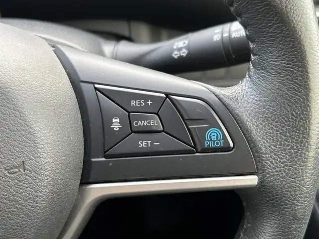 日産 セレナ ハイウェイスターVセレクションⅡ 群馬県 2019(平31)年 5.2万km ブリリアントホワイトパール ワンオーナー/純正9インチメモリナビ/（CD/DVD/SD/USB/Bluetooth）/フルセグテレビ/純正フリップダウンモニター/セーフティパックB/・プロパイロット/・車線逸脱防止支援システム/・インテリジェントアラウンドビューモニター/・インテリジェントルームミラー/・踏み間違い衝突防止アシスト/・インテリジェントパーキングアシスト/・標識検知機能/・フロント＿バックソナー/・電動パーキングブレーキ/・オートブレーキホールド/・ヒーター付ドアミラー/・SRSエアバック（カーテン/サイド）/インテリジェントエマージェンシーブレーキ/両側ハンズフリーパワースライドドア/ハイビームアシスト/ステアリングリモコン/プッシュスタート/ドライブレコーダー/ETC/LEDヘッドランプ/純正16インチアルミホイール/2列目超ロングスライド/横スライドシート/スライド機構付スマートアップ3列目シート/パーソナルテーブル（2列目/3列目）/USB電源ソケット（2列目/3列目）/黒革調シートカバー/保証書/取扱説明書/スペアキー