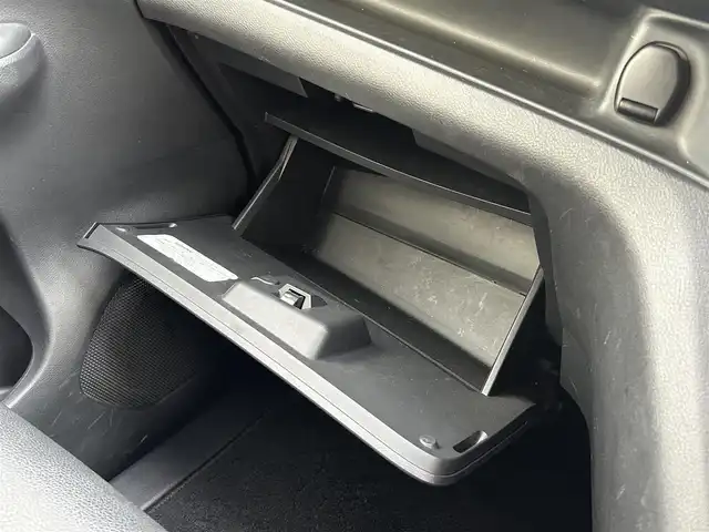 日産 セレナ ハイウェイスターVセレクションⅡ 群馬県 2019(平31)年 5.2万km ブリリアントホワイトパール ワンオーナー/純正9インチメモリナビ/（CD/DVD/SD/USB/Bluetooth）/フルセグテレビ/純正フリップダウンモニター/セーフティパックB/・プロパイロット/・車線逸脱防止支援システム/・インテリジェントアラウンドビューモニター/・インテリジェントルームミラー/・踏み間違い衝突防止アシスト/・インテリジェントパーキングアシスト/・標識検知機能/・フロント＿バックソナー/・電動パーキングブレーキ/・オートブレーキホールド/・ヒーター付ドアミラー/・SRSエアバック（カーテン/サイド）/インテリジェントエマージェンシーブレーキ/両側ハンズフリーパワースライドドア/ハイビームアシスト/ステアリングリモコン/プッシュスタート/ドライブレコーダー/ETC/LEDヘッドランプ/純正16インチアルミホイール/2列目超ロングスライド/横スライドシート/スライド機構付スマートアップ3列目シート/パーソナルテーブル（2列目/3列目）/USB電源ソケット（2列目/3列目）/黒革調シートカバー/保証書/取扱説明書/スペアキー