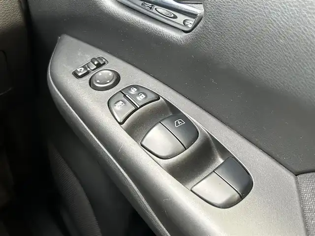 日産 セレナ ハイウェイスターVセレクションⅡ 群馬県 2019(平31)年 5.2万km ブリリアントホワイトパール ワンオーナー/純正9インチメモリナビ/（CD/DVD/SD/USB/Bluetooth）/フルセグテレビ/純正フリップダウンモニター/セーフティパックB/・プロパイロット/・車線逸脱防止支援システム/・インテリジェントアラウンドビューモニター/・インテリジェントルームミラー/・踏み間違い衝突防止アシスト/・インテリジェントパーキングアシスト/・標識検知機能/・フロント＿バックソナー/・電動パーキングブレーキ/・オートブレーキホールド/・ヒーター付ドアミラー/・SRSエアバック（カーテン/サイド）/インテリジェントエマージェンシーブレーキ/両側ハンズフリーパワースライドドア/ハイビームアシスト/ステアリングリモコン/プッシュスタート/ドライブレコーダー/ETC/LEDヘッドランプ/純正16インチアルミホイール/2列目超ロングスライド/横スライドシート/スライド機構付スマートアップ3列目シート/パーソナルテーブル（2列目/3列目）/USB電源ソケット（2列目/3列目）/黒革調シートカバー/保証書/取扱説明書/スペアキー