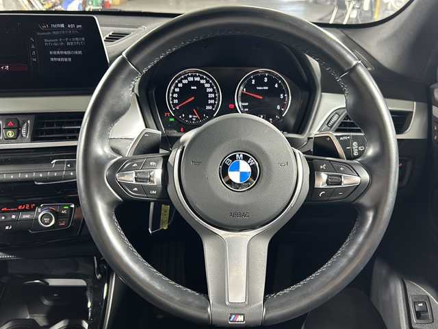 ＢＭＷ Ｘ１ xDrive 18d Mスポーツ 沖縄県 2021(令3)年 3.7万km アルピンホワイトⅢ 禁煙車　/純正ナビ　/（Ｂｌｕｅｔｏｏｔｈ　ＦＭ　ＡＭ　ＵＳＢ）　/バックカメラ/メモリー機能付きパワーシート　/オットマン（N席）　/アダプティブクルーズコントロール　/前後コーナーセンサー　/ＥＴＣ　/パドルシフト/電動パーキングブレーキ/USBポート/LEDヘッドライト/純正アルミホイール/衝突被害軽減ブレーキ/車線逸脱警報機能