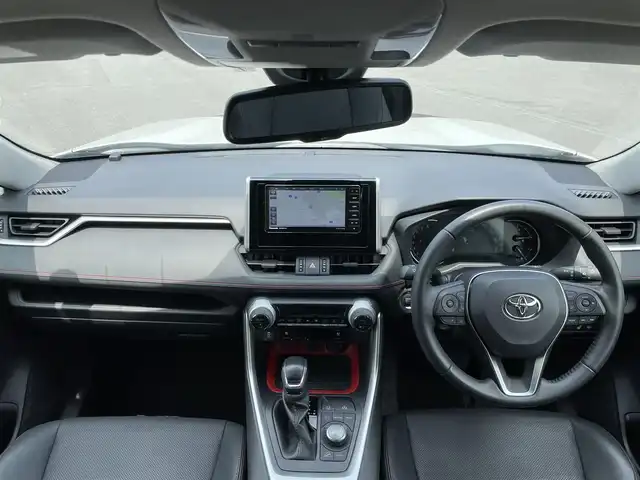 トヨタ ＲＡＶ４ アドベンチャー オフロードPKG 道央・札幌 2022(令4)年 1.8万km スーパーホワイトⅡ ４WD/寒冷地仕様/社外メモリーナビ/CD/DVD/BT/フルセグ/トヨタセーフティセンス/プリクラッシュセーフティ/横滑り防止装置/レーダークルーズコントロール/ダウンヒルアシストコントロール/レーンキープアシスト/コーナーセンサー/ブラインドスポットモニター/リアクロストラフィックアラート/パーキングサポートブレーキ/ロードサインアシスト/バックカメラ/DRIVEMODE切替/自動防眩ミラー/ワイパーデアイサー/D席パワーシート/D席メモリーシート/前席シートヒーター/前席エアシート/レザーシート/革巻きステアリング/ステアリングリモコン/ハンドルヒーター/電動パーキング/ブレーキホールド/MTモード付AT/プッシュスタート/スマートキー/LEDヘッドライト/オートライト/オートハイビーム/フォグランプ/電動格納ミラー/ウィンカーミラー/純正フロアマット/ドアバイザー/純正AW付冬タイヤ積込/225/60/R18/2018年/山7mm/TRDフロントバンパーガーニッシュ