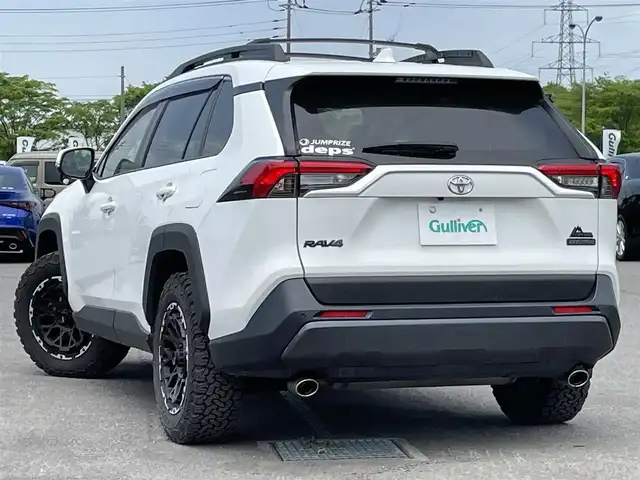 トヨタ ＲＡＶ４ アドベンチャー オフロードPKG 道央・札幌 2022(令4)年 1.8万km スーパーホワイトⅡ ４WD/寒冷地仕様/社外メモリーナビ/CD/DVD/BT/フルセグ/トヨタセーフティセンス/プリクラッシュセーフティ/横滑り防止装置/レーダークルーズコントロール/ダウンヒルアシストコントロール/レーンキープアシスト/コーナーセンサー/ブラインドスポットモニター/リアクロストラフィックアラート/パーキングサポートブレーキ/ロードサインアシスト/バックカメラ/DRIVEMODE切替/自動防眩ミラー/ワイパーデアイサー/D席パワーシート/D席メモリーシート/前席シートヒーター/前席エアシート/レザーシート/革巻きステアリング/ステアリングリモコン/ハンドルヒーター/電動パーキング/ブレーキホールド/MTモード付AT/プッシュスタート/スマートキー/LEDヘッドライト/オートライト/オートハイビーム/フォグランプ/電動格納ミラー/ウィンカーミラー/純正フロアマット/ドアバイザー/純正AW付冬タイヤ積込/225/60/R18/2018年/山7mm/TRDフロントバンパーガーニッシュ