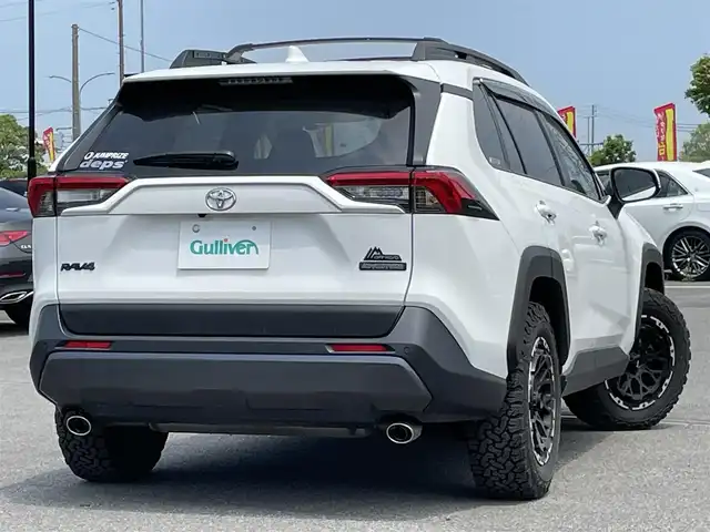 トヨタ ＲＡＶ４ アドベンチャー オフロードPKG 道央・札幌 2022(令4)年 1.8万km スーパーホワイトⅡ ４WD/寒冷地仕様/社外メモリーナビ/CD/DVD/BT/フルセグ/トヨタセーフティセンス/プリクラッシュセーフティ/横滑り防止装置/レーダークルーズコントロール/ダウンヒルアシストコントロール/レーンキープアシスト/コーナーセンサー/ブラインドスポットモニター/リアクロストラフィックアラート/パーキングサポートブレーキ/ロードサインアシスト/バックカメラ/DRIVEMODE切替/自動防眩ミラー/ワイパーデアイサー/D席パワーシート/D席メモリーシート/前席シートヒーター/前席エアシート/レザーシート/革巻きステアリング/ステアリングリモコン/ハンドルヒーター/電動パーキング/ブレーキホールド/MTモード付AT/プッシュスタート/スマートキー/LEDヘッドライト/オートライト/オートハイビーム/フォグランプ/電動格納ミラー/ウィンカーミラー/純正フロアマット/ドアバイザー/純正AW付冬タイヤ積込/225/60/R18/2018年/山7mm/TRDフロントバンパーガーニッシュ