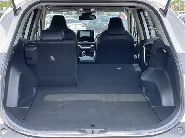 トヨタ ＲＡＶ４ アドベンチャー オフロードPKG 道央・札幌 2022(令4)年 1.8万km スーパーホワイトⅡ ４WD/寒冷地仕様/社外メモリーナビ/CD/DVD/BT/フルセグ/トヨタセーフティセンス/プリクラッシュセーフティ/横滑り防止装置/レーダークルーズコントロール/ダウンヒルアシストコントロール/レーンキープアシスト/コーナーセンサー/ブラインドスポットモニター/リアクロストラフィックアラート/パーキングサポートブレーキ/ロードサインアシスト/バックカメラ/DRIVEMODE切替/自動防眩ミラー/ワイパーデアイサー/D席パワーシート/D席メモリーシート/前席シートヒーター/前席エアシート/レザーシート/革巻きステアリング/ステアリングリモコン/ハンドルヒーター/電動パーキング/ブレーキホールド/MTモード付AT/プッシュスタート/スマートキー/LEDヘッドライト/オートライト/オートハイビーム/フォグランプ/電動格納ミラー/ウィンカーミラー/純正フロアマット/ドアバイザー/純正AW付冬タイヤ積込/225/60/R18/2018年/山7mm/TRDフロントバンパーガーニッシュ