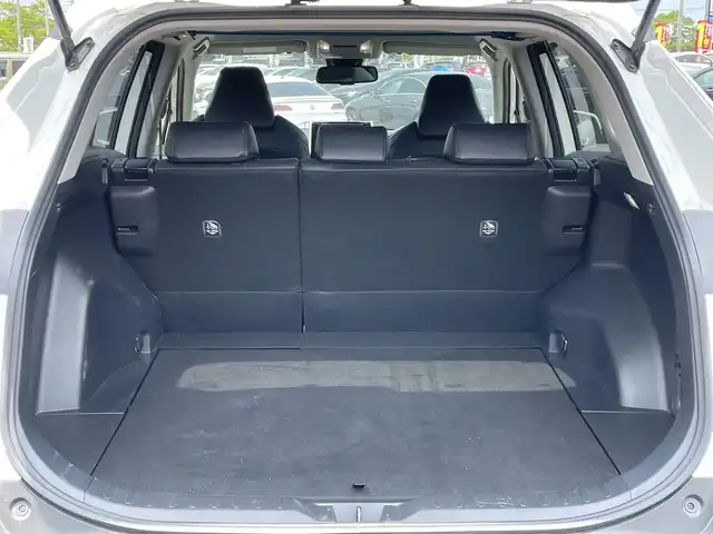 トヨタ ＲＡＶ４ アドベンチャー オフロードPKG 道央・札幌 2022(令4)年 1.8万km スーパーホワイトⅡ ４WD/寒冷地仕様/社外メモリーナビ/CD/DVD/BT/フルセグ/トヨタセーフティセンス/プリクラッシュセーフティ/横滑り防止装置/レーダークルーズコントロール/ダウンヒルアシストコントロール/レーンキープアシスト/コーナーセンサー/ブラインドスポットモニター/リアクロストラフィックアラート/パーキングサポートブレーキ/ロードサインアシスト/バックカメラ/DRIVEMODE切替/自動防眩ミラー/ワイパーデアイサー/D席パワーシート/D席メモリーシート/前席シートヒーター/前席エアシート/レザーシート/革巻きステアリング/ステアリングリモコン/ハンドルヒーター/電動パーキング/ブレーキホールド/MTモード付AT/プッシュスタート/スマートキー/LEDヘッドライト/オートライト/オートハイビーム/フォグランプ/電動格納ミラー/ウィンカーミラー/純正フロアマット/ドアバイザー/純正AW付冬タイヤ積込/225/60/R18/2018年/山7mm/TRDフロントバンパーガーニッシュ