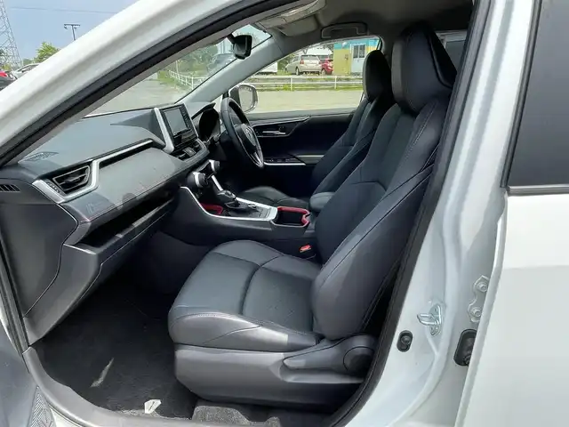トヨタ ＲＡＶ４ アドベンチャー オフロードPKG 道央・札幌 2022(令4)年 1.8万km スーパーホワイトⅡ ４WD/寒冷地仕様/社外メモリーナビ/CD/DVD/BT/フルセグ/トヨタセーフティセンス/プリクラッシュセーフティ/横滑り防止装置/レーダークルーズコントロール/ダウンヒルアシストコントロール/レーンキープアシスト/コーナーセンサー/ブラインドスポットモニター/リアクロストラフィックアラート/パーキングサポートブレーキ/ロードサインアシスト/バックカメラ/DRIVEMODE切替/自動防眩ミラー/ワイパーデアイサー/D席パワーシート/D席メモリーシート/前席シートヒーター/前席エアシート/レザーシート/革巻きステアリング/ステアリングリモコン/ハンドルヒーター/電動パーキング/ブレーキホールド/MTモード付AT/プッシュスタート/スマートキー/LEDヘッドライト/オートライト/オートハイビーム/フォグランプ/電動格納ミラー/ウィンカーミラー/純正フロアマット/ドアバイザー/純正AW付冬タイヤ積込/225/60/R18/2018年/山7mm/TRDフロントバンパーガーニッシュ