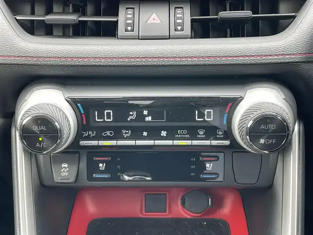 トヨタ ＲＡＶ４ アドベンチャー オフロードPKG 道央・札幌 2022(令4)年 1.8万km スーパーホワイトⅡ ４WD/寒冷地仕様/社外メモリーナビ/CD/DVD/BT/フルセグ/トヨタセーフティセンス/プリクラッシュセーフティ/横滑り防止装置/レーダークルーズコントロール/ダウンヒルアシストコントロール/レーンキープアシスト/コーナーセンサー/ブラインドスポットモニター/リアクロストラフィックアラート/パーキングサポートブレーキ/ロードサインアシスト/バックカメラ/DRIVEMODE切替/自動防眩ミラー/ワイパーデアイサー/D席パワーシート/D席メモリーシート/前席シートヒーター/前席エアシート/レザーシート/革巻きステアリング/ステアリングリモコン/ハンドルヒーター/電動パーキング/ブレーキホールド/MTモード付AT/プッシュスタート/スマートキー/LEDヘッドライト/オートライト/オートハイビーム/フォグランプ/電動格納ミラー/ウィンカーミラー/純正フロアマット/ドアバイザー/純正AW付冬タイヤ積込/225/60/R18/2018年/山7mm/TRDフロントバンパーガーニッシュ
