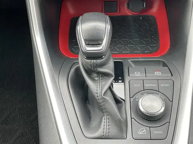 トヨタ ＲＡＶ４ アドベンチャー オフロードPKG 道央・札幌 2022(令4)年 1.8万km スーパーホワイトⅡ ４WD/寒冷地仕様/社外メモリーナビ/CD/DVD/BT/フルセグ/トヨタセーフティセンス/プリクラッシュセーフティ/横滑り防止装置/レーダークルーズコントロール/ダウンヒルアシストコントロール/レーンキープアシスト/コーナーセンサー/ブラインドスポットモニター/リアクロストラフィックアラート/パーキングサポートブレーキ/ロードサインアシスト/バックカメラ/DRIVEMODE切替/自動防眩ミラー/ワイパーデアイサー/D席パワーシート/D席メモリーシート/前席シートヒーター/前席エアシート/レザーシート/革巻きステアリング/ステアリングリモコン/ハンドルヒーター/電動パーキング/ブレーキホールド/MTモード付AT/プッシュスタート/スマートキー/LEDヘッドライト/オートライト/オートハイビーム/フォグランプ/電動格納ミラー/ウィンカーミラー/純正フロアマット/ドアバイザー/純正AW付冬タイヤ積込/225/60/R18/2018年/山7mm/TRDフロントバンパーガーニッシュ