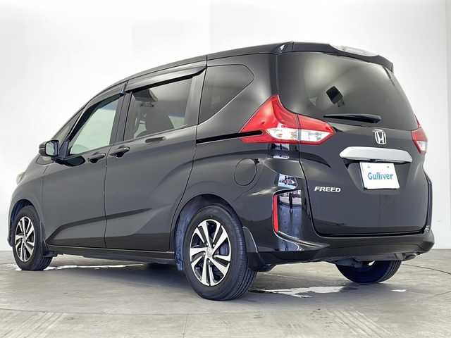ホンダ フリード G ホンダセンシング 鹿児島県 2018(平30)年 7.2万km プレミアムスパークルブラックパール ホンダセンシング/●衝突軽減ブレーキ〈CMBS〉/●誤発進抑制機能/●ACC〈アダプティブ・クルーズ・コントロール〉/●LKAS〈車線維持支援システム〉/●歩行者事故低減ステアリング/●路外逸脱抑制機能/●先行車発進お知らせ機能/●標識認識機能/純正８型ナビ/（Bluetooth/フルセグ/CD/DVD）/前方ドライブレコーダー　/ビルドインＥＴＣ　/バックカメラ　/ドアバイザー　/両側パワースライドドア　/発光スカッフプレート　/センターテーブル/コンフォートビューパッケージ/イモビライザー