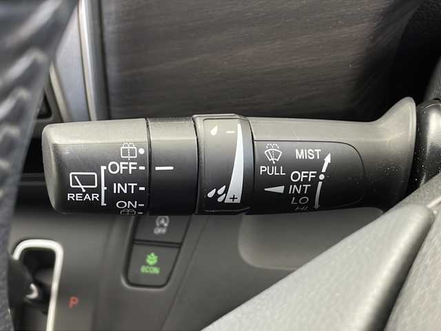 ホンダ フリード G ホンダセンシング 鹿児島県 2018(平30)年 7.2万km プレミアムスパークルブラックパール ホンダセンシング/●衝突軽減ブレーキ〈CMBS〉/●誤発進抑制機能/●ACC〈アダプティブ・クルーズ・コントロール〉/●LKAS〈車線維持支援システム〉/●歩行者事故低減ステアリング/●路外逸脱抑制機能/●先行車発進お知らせ機能/●標識認識機能/純正８型ナビ/（Bluetooth/フルセグ/CD/DVD）/前方ドライブレコーダー　/ビルドインＥＴＣ　/バックカメラ　/ドアバイザー　/両側パワースライドドア　/発光スカッフプレート　/センターテーブル/コンフォートビューパッケージ/イモビライザー