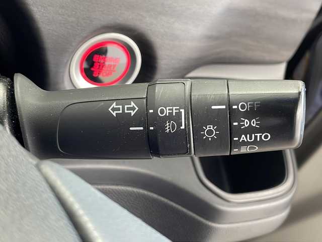 ホンダ フリード G ホンダセンシング 鹿児島県 2018(平30)年 7.2万km プレミアムスパークルブラックパール ホンダセンシング/●衝突軽減ブレーキ〈CMBS〉/●誤発進抑制機能/●ACC〈アダプティブ・クルーズ・コントロール〉/●LKAS〈車線維持支援システム〉/●歩行者事故低減ステアリング/●路外逸脱抑制機能/●先行車発進お知らせ機能/●標識認識機能/純正８型ナビ/（Bluetooth/フルセグ/CD/DVD）/前方ドライブレコーダー　/ビルドインＥＴＣ　/バックカメラ　/ドアバイザー　/両側パワースライドドア　/発光スカッフプレート　/センターテーブル/コンフォートビューパッケージ/イモビライザー