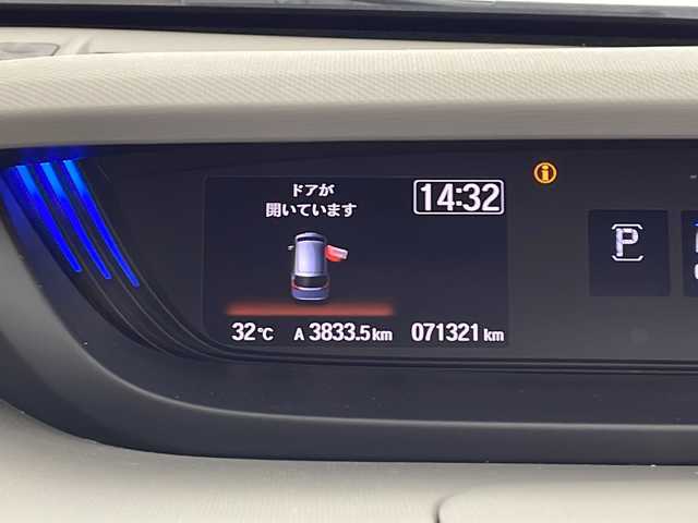 ホンダ フリード G ホンダセンシング 鹿児島県 2018(平30)年 7.2万km プレミアムスパークルブラックパール ホンダセンシング/●衝突軽減ブレーキ〈CMBS〉/●誤発進抑制機能/●ACC〈アダプティブ・クルーズ・コントロール〉/●LKAS〈車線維持支援システム〉/●歩行者事故低減ステアリング/●路外逸脱抑制機能/●先行車発進お知らせ機能/●標識認識機能/純正８型ナビ/（Bluetooth/フルセグ/CD/DVD）/前方ドライブレコーダー　/ビルドインＥＴＣ　/バックカメラ　/ドアバイザー　/両側パワースライドドア　/発光スカッフプレート　/センターテーブル/コンフォートビューパッケージ/イモビライザー