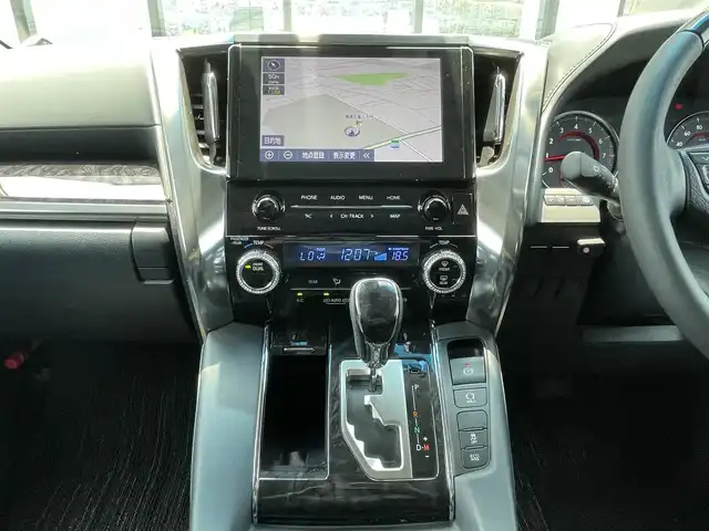 トヨタ アルファード S Cパッケージ 福井県 2020(令2)年 4.6万km ホワイトパールクリスタルシャイン 純正９インチナビ/(TV/CD/DVD/Bluetooth/AM/FM)/フリップダウンモニター/サンルーフ/バックカメラ/衝突被害軽減システム/車線逸脱警報/クルーズコントロール/レザーシート/両側パワースライドドア/横滑り防止装置/ETC/ドライブレコーダー/LEDヘッドライト/フォグランプ/オートライト/ウィンカーミラー/電動格納ミラー/純正18インチAW/シートヒーター/エアシート/シートリフター/ステアリングヒーター/プッシュスタート/スマートキー/フロアマット/ドアバイザー/スペアキー/取扱説明書/保証書