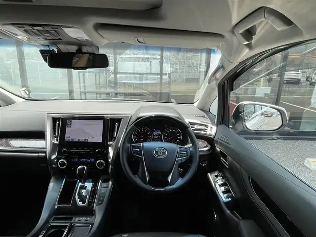 トヨタ アルファード S Cパッケージ 福井県 2020(令2)年 4.6万km ホワイトパールクリスタルシャイン 純正９インチナビ/(TV/CD/DVD/Bluetooth/AM/FM)/フリップダウンモニター/サンルーフ/バックカメラ/衝突被害軽減システム/車線逸脱警報/クルーズコントロール/レザーシート/両側パワースライドドア/横滑り防止装置/ETC/ドライブレコーダー/LEDヘッドライト/フォグランプ/オートライト/ウィンカーミラー/電動格納ミラー/純正18インチAW/シートヒーター/エアシート/シートリフター/ステアリングヒーター/プッシュスタート/スマートキー/フロアマット/ドアバイザー/スペアキー/取扱説明書/保証書