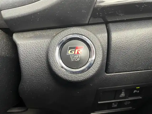 トヨタ ハイラックス Z GRスポーツ 福井県 2022(令4)年 1.8万km アティチュードブラックマイカ 8インチディスプレイオーディオ/【AM/FM/Bluetooth/フルセグTV】/全方位カメラ/衝突軽減ブレーキ/車線逸脱警報機能/クルーズコントロール（追従有）/パワーシート/オートライト/LEDヘッドライド/プッシュスタート/スマートキー/アイドリングストップ