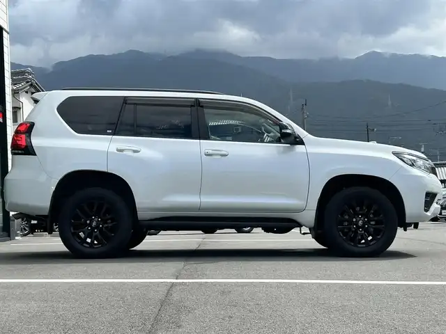 トヨタ ランドクルーザー プラド TX Lパッケージ ブラックED 愛媛県 2021(令3)年 3.7万km ホワイトパールクリスタルシャイン サンルーフ/アルパイン9インチメモリナビ（X9NX）/CD/DVD/BT/MSV/iPod/DTV/HDMI/ビルトインETC/バックカメラ/前後ドライブレコーダー(DVR-C320R)/レザーシート/D＋N席シートヒーター/D＋N席シートベンチレーション/D＋N席パワーシート/ルーフレール/LEDヘッドライト/オートライト/オートマチックハイビーム/フォグランプ/トヨタセーフティセンス/前後クリアランスソナー/プリクラッシュセーフティ/レーンディパーチャーアラート/アダクティブクルーズコントロール/ヒルディセントコントロール/センターデフロック/スマートキー/プッシュスタート