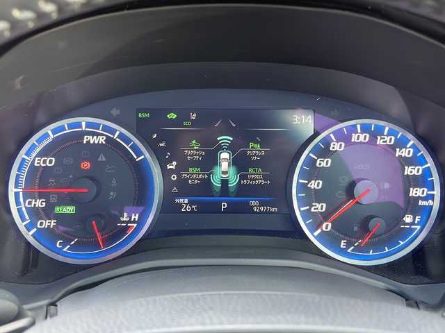 トヨタ クラウン ハイブリッド RS アドバンス Four 青森県 2018(平30)年 9.3万km ブラック 4WD/純正メモリナビ・フルセグTV/CD・DVD・Bluetooth・SD・USB/OPパノラミックビューモニター/合皮コンビシート/前席パワーシート・シートヒーター/ステアリングヒーター/カラーヘッドアップディスプレイ/OPセーフティパッケージプラス/インテリジェントパーキングアシスト2/リアカメラディテクション/パーキングサポートブレーキ/セーフティセンス/プリクラッシュセーフティ/レーダークルーズコントロール/レーントレーシングアシスト/アダプティブハイビーム/ブラインドスポットモニター/クリアランスソナー/パドルシフト/AC100V100W/純正ビルトインETC2.0/社外ドライブレコーダー/3眼LEDヘッドランプ/フォグランプ/純正18インチアルミ