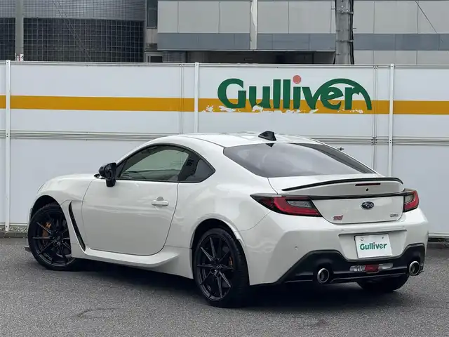 スバル ＢＲＺ STIスポーツ 愛知県 2025(令7)年 0.4万km クリスタルホワイトP /D型//ワンオーナー/禁煙車//bremboゴールドキャリパー//STIフロントアンダースポイラー//STIスカートリップ//リヤアンダーディフューザー//トランクスポイラー//純正９インチサイバーナビ//フルセグ/SD/BT/CD/DVD/MSV/USB//純正リヤビューカメラ//ETC2.0//ドライブレコーダー//ウルトラスエード×本革シート//シートヒーター//BOXERメーター//ダックテールトランクリッド//アクティブサウンドコントロール//Vタワーバー//トルセンLSD//ミシュランパイロットスポーツ4/純正18インチAW//TRC/VSC//TRACKモード//SPORT/SNOWモード//パドルシフト/MTモード付きAT//アイサイト//PCS/ACC/LDW//後退時ブレーキアシスト//AT誤発進抑制制御/AT誤後進抑制制御//SRVD//ふらつき警報/先行車発進お知らせ機能//クリアランスソナー//フルLEDオートヘッドライト//ハイビームアシスト/SRH//デイタイムランニングライト//STIプッシュエンジンスイッチ/スペアスマートキー//革巻きステアリング/ステアリングリモコン//チルト＆テレスコピックステアリング//スポーツアルミペダル//フロアカーペットSTI//D記録簿R６//保証書/取扱説明書/ナビ取扱説明書