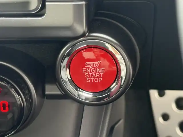 スバル ＢＲＺ STIスポーツ 愛知県 2025(令7)年 0.4万km クリスタルホワイトP /D型//ワンオーナー/禁煙車//bremboゴールドキャリパー//STIフロントアンダースポイラー//STIスカートリップ//リヤアンダーディフューザー//トランクスポイラー//純正９インチサイバーナビ//フルセグ/SD/BT/CD/DVD/MSV/USB//純正リヤビューカメラ//ETC2.0//ドライブレコーダー//ウルトラスエード×本革シート//シートヒーター//BOXERメーター//ダックテールトランクリッド//アクティブサウンドコントロール//Vタワーバー//トルセンLSD//ミシュランパイロットスポーツ4/純正18インチAW//TRC/VSC//TRACKモード//SPORT/SNOWモード//パドルシフト/MTモード付きAT//アイサイト//PCS/ACC/LDW//後退時ブレーキアシスト//AT誤発進抑制制御/AT誤後進抑制制御//SRVD//ふらつき警報/先行車発進お知らせ機能//クリアランスソナー//フルLEDオートヘッドライト//ハイビームアシスト/SRH//デイタイムランニングライト//STIプッシュエンジンスイッチ/スペアスマートキー//革巻きステアリング/ステアリングリモコン//チルト＆テレスコピックステアリング//スポーツアルミペダル//フロアカーペットSTI//D記録簿R６//保証書/取扱説明書/ナビ取扱説明書