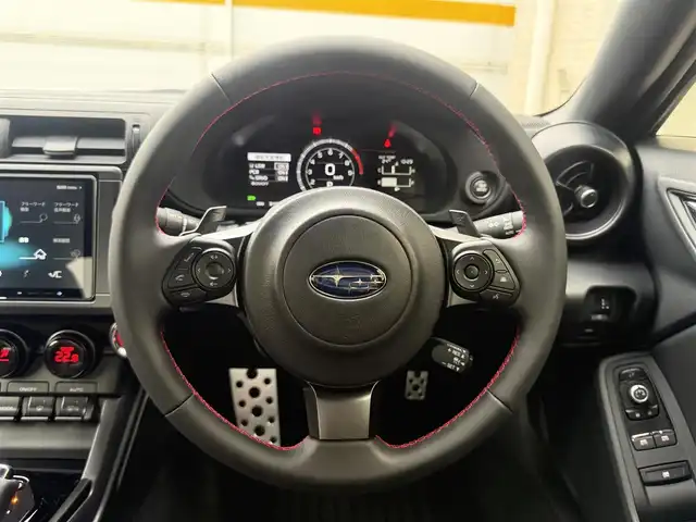 スバル ＢＲＺ STIスポーツ 愛知県 2025(令7)年 0.4万km クリスタルホワイトP /D型//ワンオーナー/禁煙車//bremboゴールドキャリパー//STIフロントアンダースポイラー//STIスカートリップ//リヤアンダーディフューザー//トランクスポイラー//純正９インチサイバーナビ//フルセグ/SD/BT/CD/DVD/MSV/USB//純正リヤビューカメラ//ETC2.0//ドライブレコーダー//ウルトラスエード×本革シート//シートヒーター//BOXERメーター//ダックテールトランクリッド//アクティブサウンドコントロール//Vタワーバー//トルセンLSD//ミシュランパイロットスポーツ4/純正18インチAW//TRC/VSC//TRACKモード//SPORT/SNOWモード//パドルシフト/MTモード付きAT//アイサイト//PCS/ACC/LDW//後退時ブレーキアシスト//AT誤発進抑制制御/AT誤後進抑制制御//SRVD//ふらつき警報/先行車発進お知らせ機能//クリアランスソナー//フルLEDオートヘッドライト//ハイビームアシスト/SRH//デイタイムランニングライト//STIプッシュエンジンスイッチ/スペアスマートキー//革巻きステアリング/ステアリングリモコン//チルト＆テレスコピックステアリング//スポーツアルミペダル//フロアカーペットSTI//D記録簿R６//保証書/取扱説明書/ナビ取扱説明書
