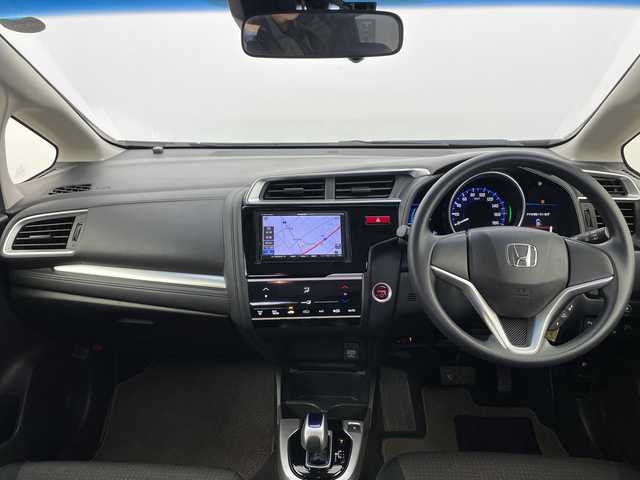 ホンダ フィット ハイブリット Fパッケージ 富山県 2017(平29)年 7.9万km タフホワイトⅡ 社外ナビ（CN-B200D）/（AM/FM/CD/AUX)/バックカメラ/前後ドライブレコーダー/横滑り防止装置/前後コーナーセンサー/ウィンカーミラー/ドアバイザー/プッシュスタート/スマートキー/スペアキーあり/社外フロアマット/アイドリングストップ/ETC/ABS/取扱説明書/保証書