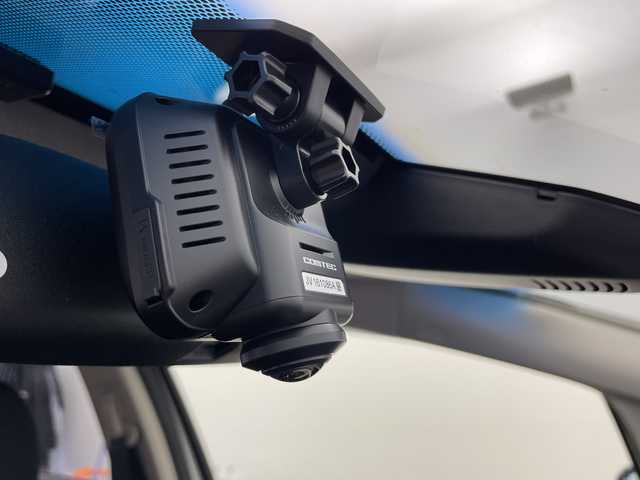 ホンダ フィット ハイブリット Fパッケージ 富山県 2017(平29)年 7.9万km タフホワイトⅡ 社外ナビ（CN-B200D）/（AM/FM/CD/AUX)/バックカメラ/前後ドライブレコーダー/横滑り防止装置/前後コーナーセンサー/ウィンカーミラー/ドアバイザー/プッシュスタート/スマートキー/スペアキーあり/社外フロアマット/アイドリングストップ/ETC/ABS/取扱説明書/保証書