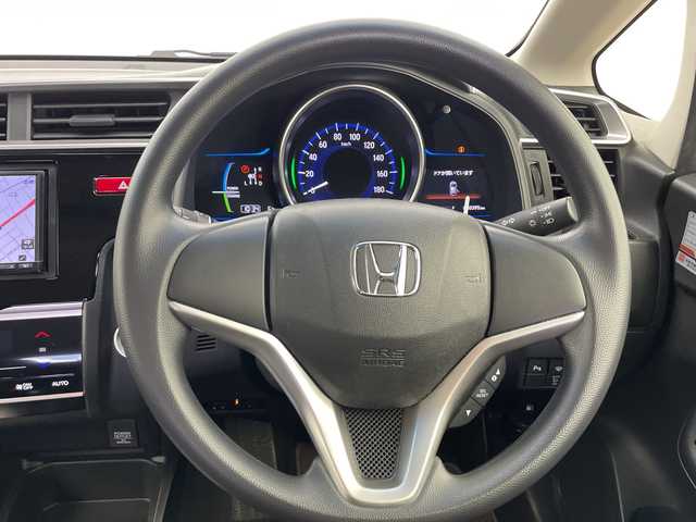 ホンダ フィット ハイブリット Fパッケージ 富山県 2017(平29)年 7.9万km タフホワイトⅡ 社外ナビ（CN-B200D）/（AM/FM/CD/AUX)/バックカメラ/前後ドライブレコーダー/横滑り防止装置/前後コーナーセンサー/ウィンカーミラー/ドアバイザー/プッシュスタート/スマートキー/スペアキーあり/社外フロアマット/アイドリングストップ/ETC/ABS/取扱説明書/保証書