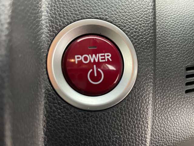 ホンダ フィット ハイブリット Fパッケージ 富山県 2017(平29)年 7.9万km タフホワイトⅡ 社外ナビ（CN-B200D）/（AM/FM/CD/AUX)/バックカメラ/前後ドライブレコーダー/横滑り防止装置/前後コーナーセンサー/ウィンカーミラー/ドアバイザー/プッシュスタート/スマートキー/スペアキーあり/社外フロアマット/アイドリングストップ/ETC/ABS/取扱説明書/保証書