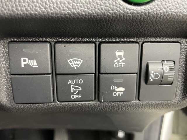 ホンダ フィット ハイブリット Fパッケージ 富山県 2017(平29)年 7.9万km タフホワイトⅡ 社外ナビ（CN-B200D）/（AM/FM/CD/AUX)/バックカメラ/前後ドライブレコーダー/横滑り防止装置/前後コーナーセンサー/ウィンカーミラー/ドアバイザー/プッシュスタート/スマートキー/スペアキーあり/社外フロアマット/アイドリングストップ/ETC/ABS/取扱説明書/保証書