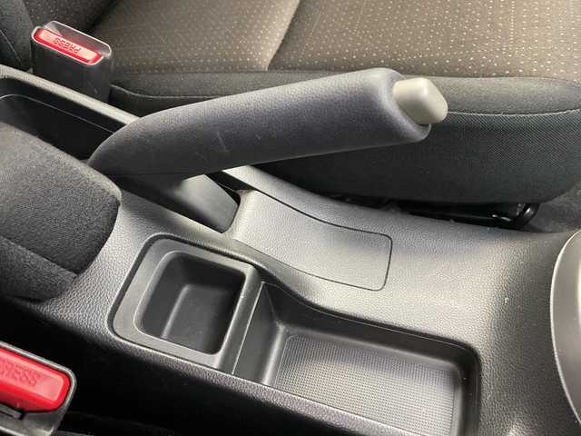 ホンダ フィット ハイブリット Fパッケージ 富山県 2017(平29)年 7.9万km タフホワイトⅡ 社外ナビ（CN-B200D）/（AM/FM/CD/AUX)/バックカメラ/前後ドライブレコーダー/横滑り防止装置/前後コーナーセンサー/ウィンカーミラー/ドアバイザー/プッシュスタート/スマートキー/スペアキーあり/社外フロアマット/アイドリングストップ/ETC/ABS/取扱説明書/保証書